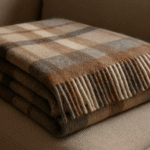 Koc wełniany – ciepło, które naprawdę robi różnicę